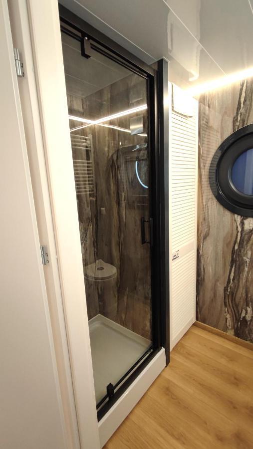 Houseboat Water King Apartament Plywajacy Dom Na Wodzie, 7 Os Wrocław Buitenkant foto